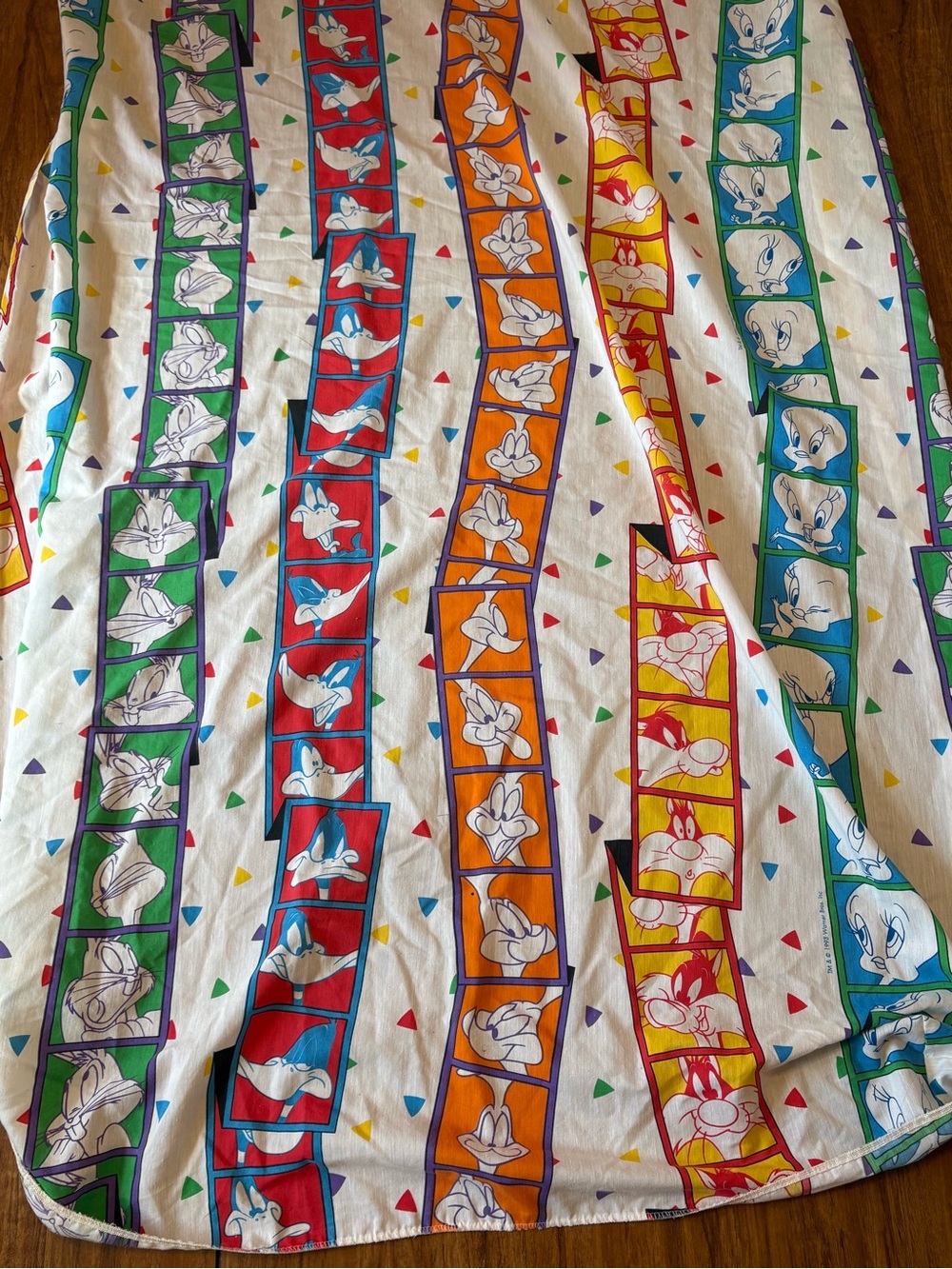 Vintage 1993 Looney Tunes. Y2K Color Block Fitted Twin Bed Sheet